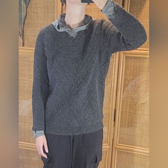 USED WOOL/CASHMERE HARSH COLD Velvet by graham and spencer dark gray sweater. - Picture 2 of 10